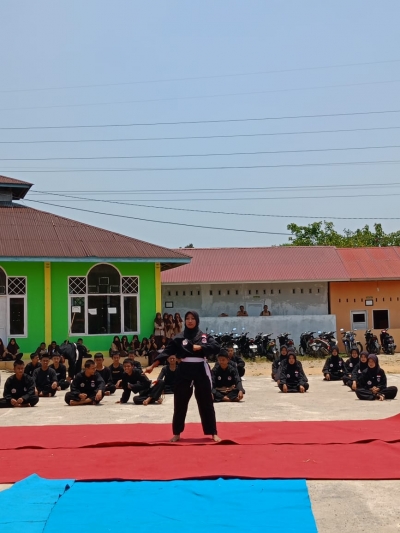 Meriahnya pertunjukan pentas seni