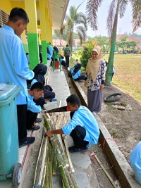 Kerja Sama Memperindah Sekolah